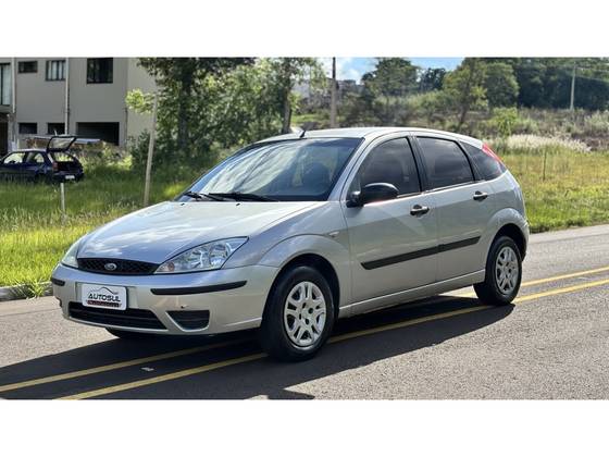 FORD FOCUS 2.0 GHIA 16V GASOLINA 4P MANUAL